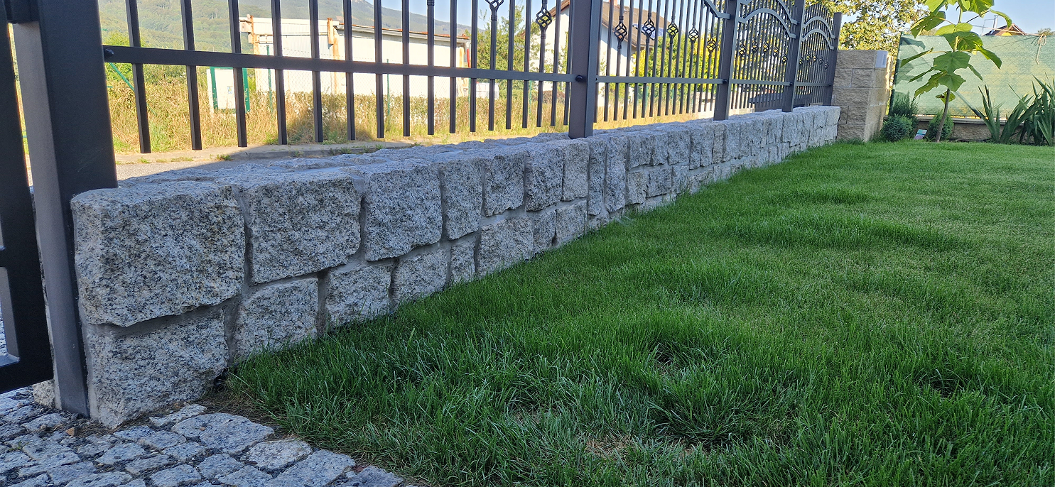 Kamenné podezdívky rodinný dům Jiráskovi